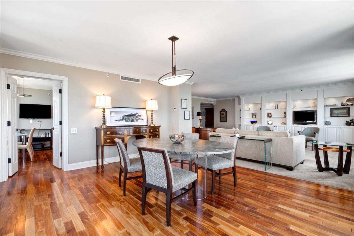 132 E Delaware Place Unit: 5906