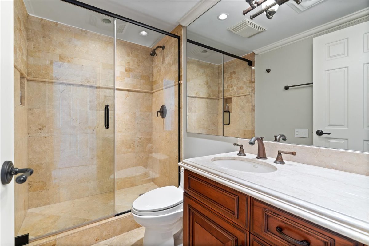132 E Delaware Place Unit: 5906