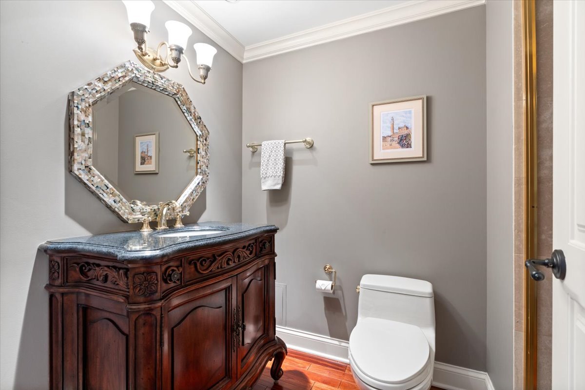 132 E Delaware Place Unit: 5906