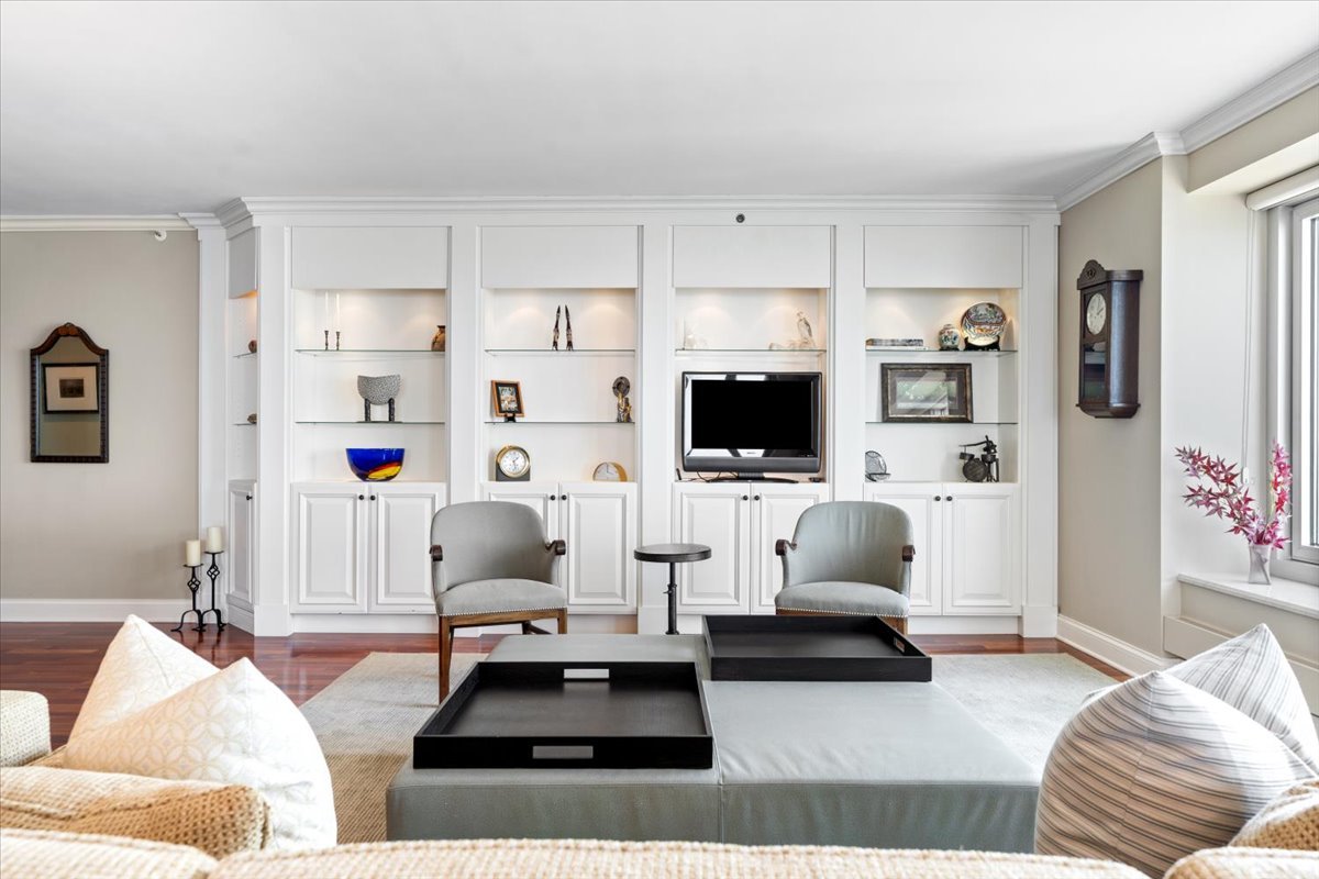 132 E Delaware Place Unit: 5906