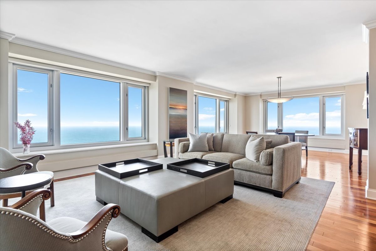 132 E Delaware Place Unit: 5906