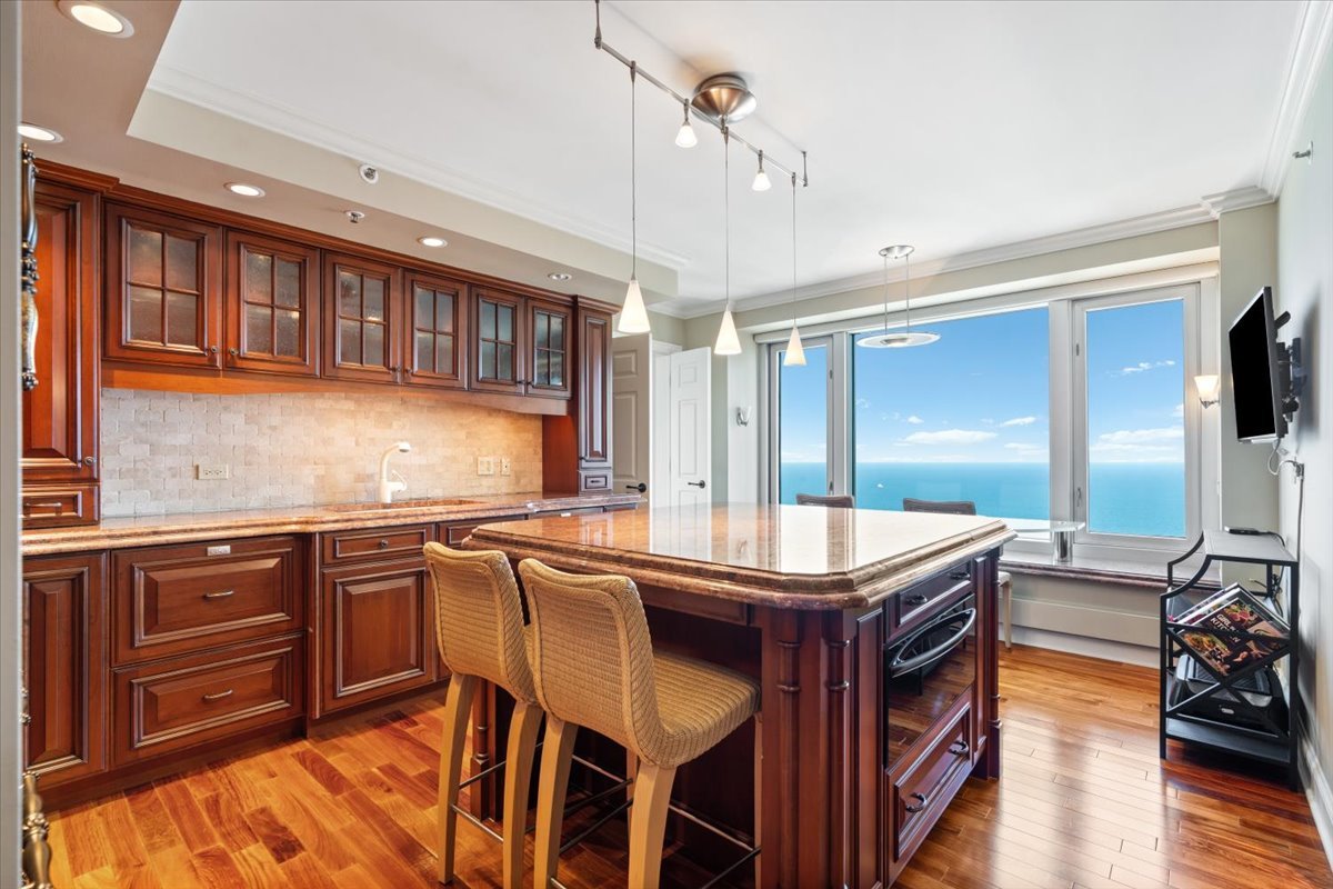 132 E Delaware Place Unit: 5906