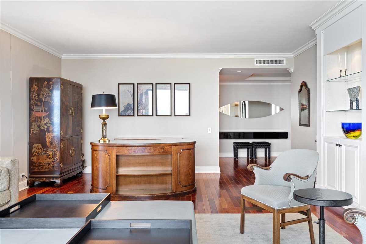 132 E Delaware Place Unit: 5906