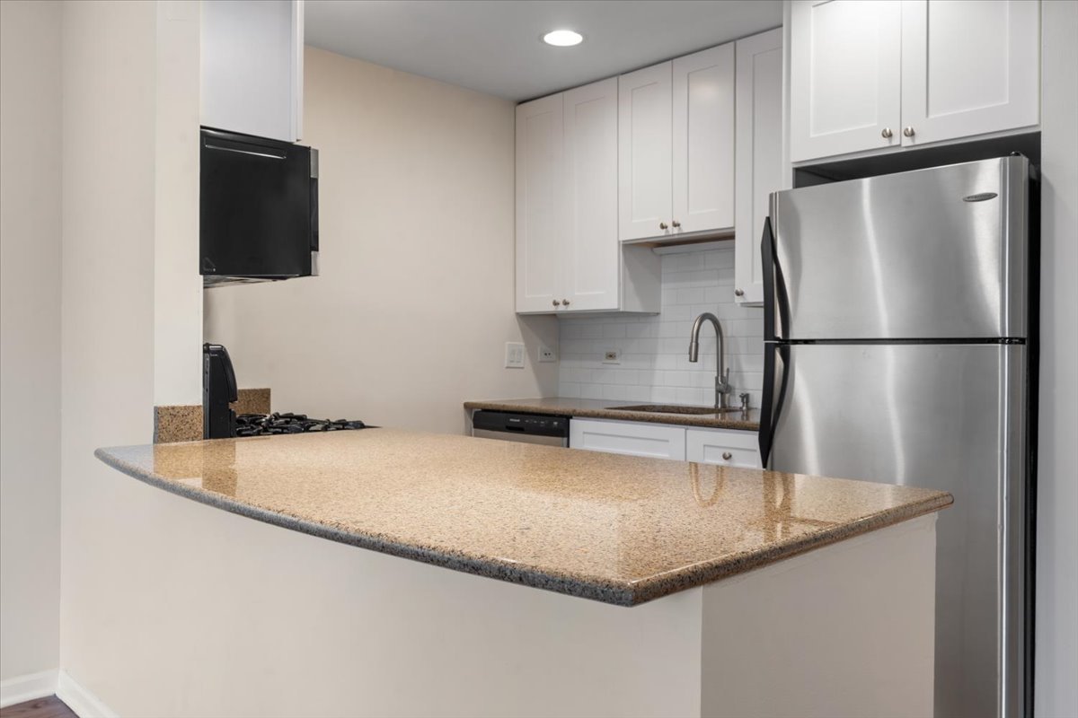 2122 N Lincoln Avenue Unit: A1