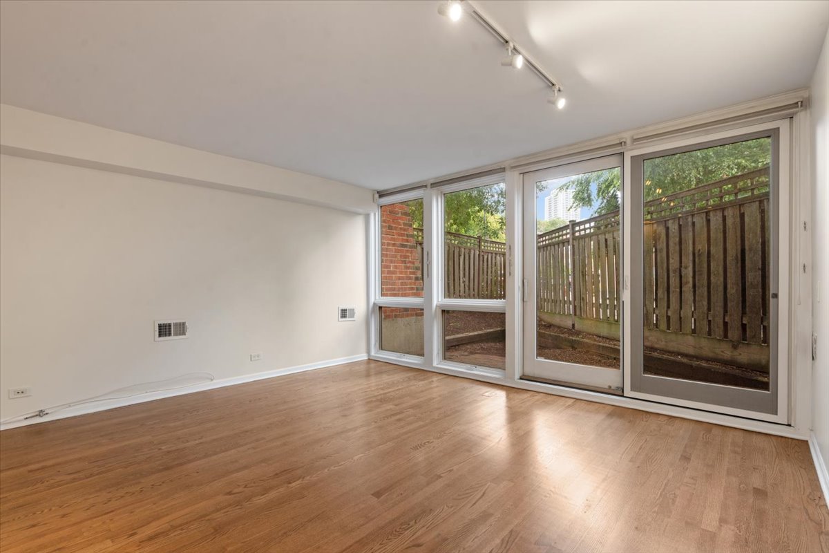 2122 N Lincoln Avenue Unit: A1