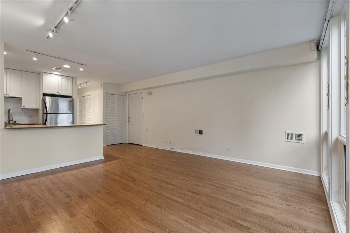 2122 N Lincoln Avenue Unit: A1