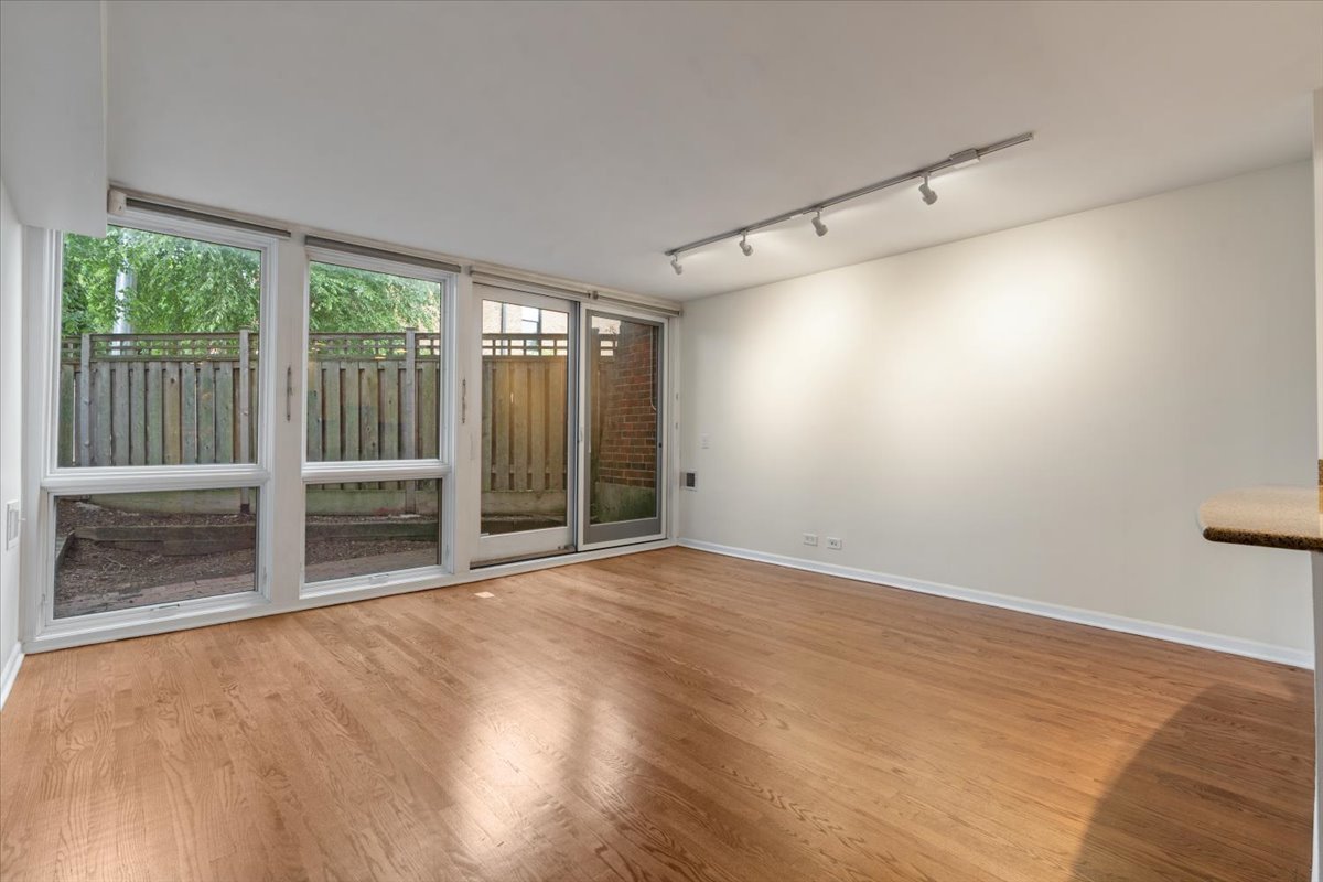 2122 N Lincoln Avenue Unit: A1
