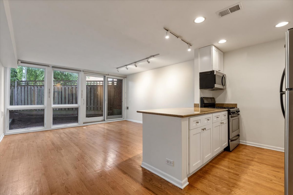2122 N Lincoln Avenue Unit: A1