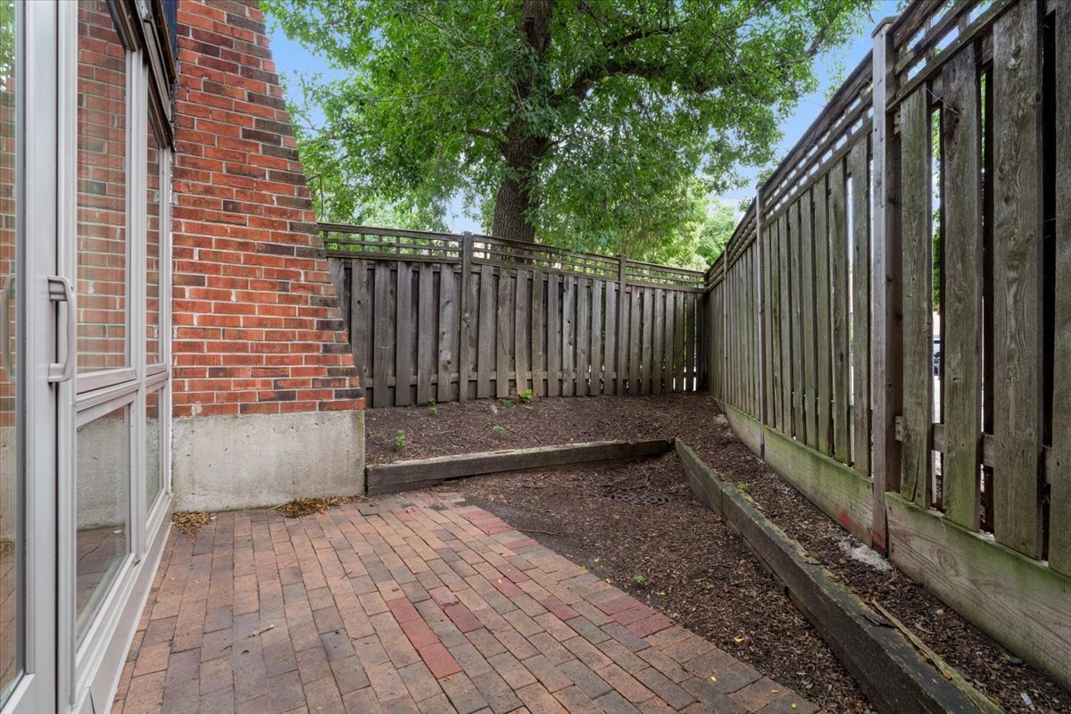 2122 N Lincoln Avenue Unit: A1