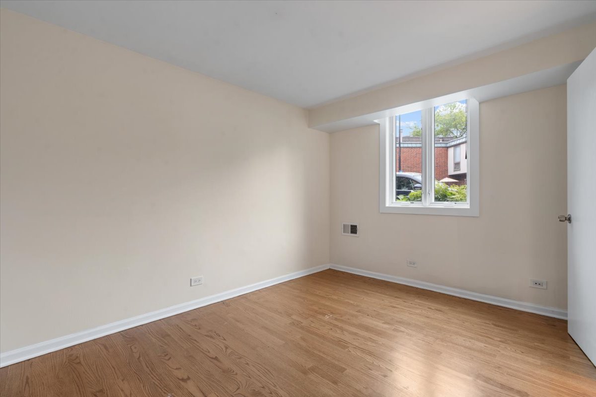 2122 N Lincoln Avenue Unit: A1