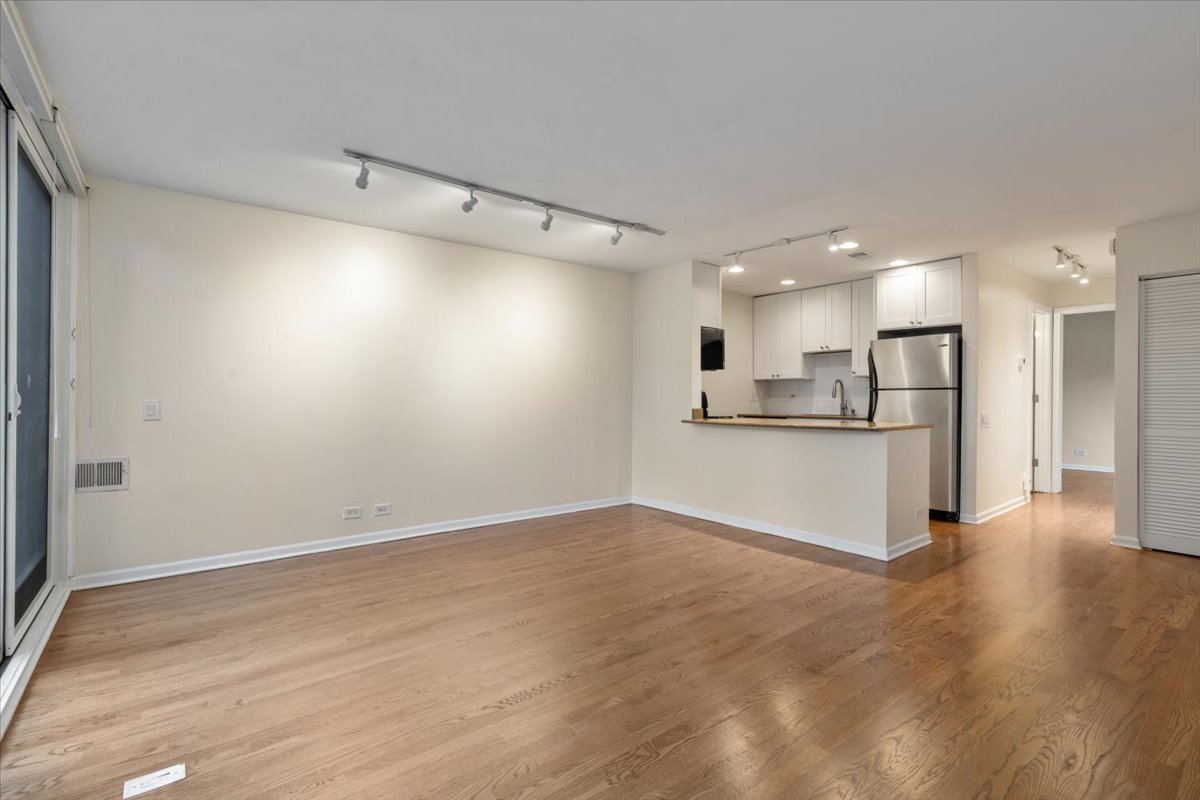 2122 N Lincoln Avenue Unit: A1