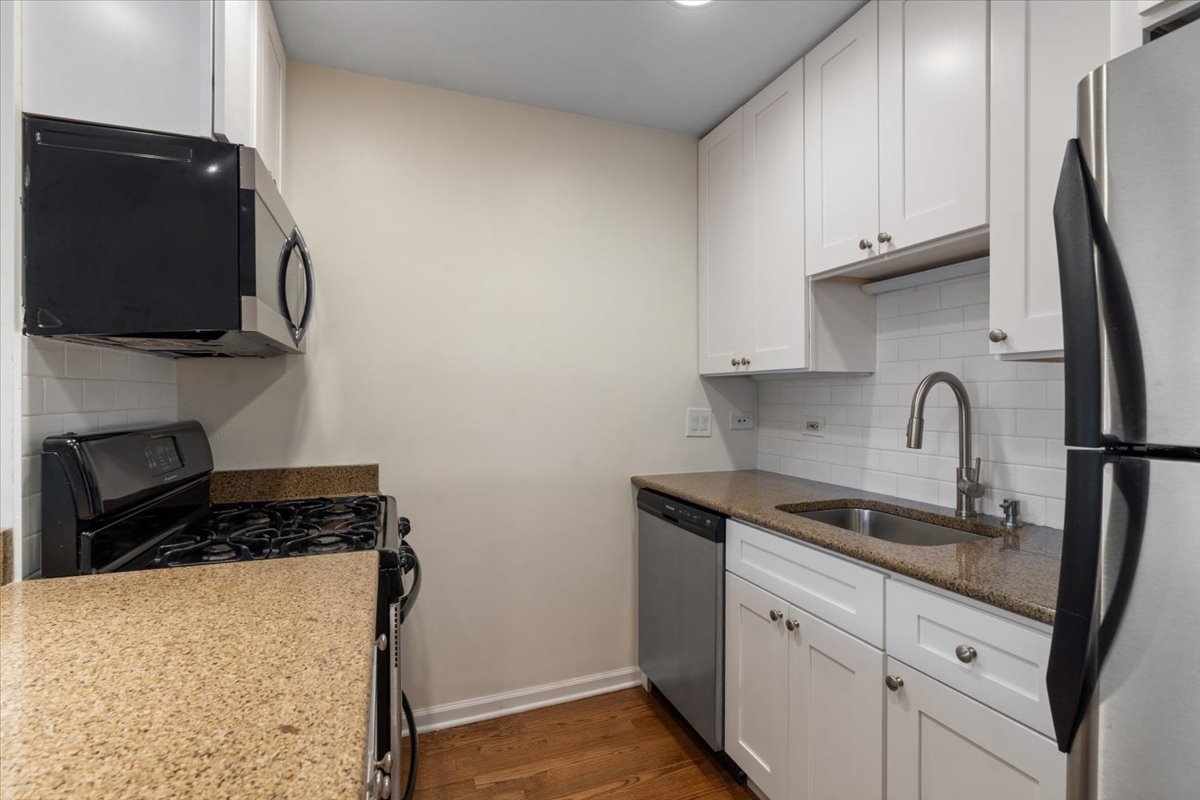 2122 N Lincoln Avenue Unit: A1
