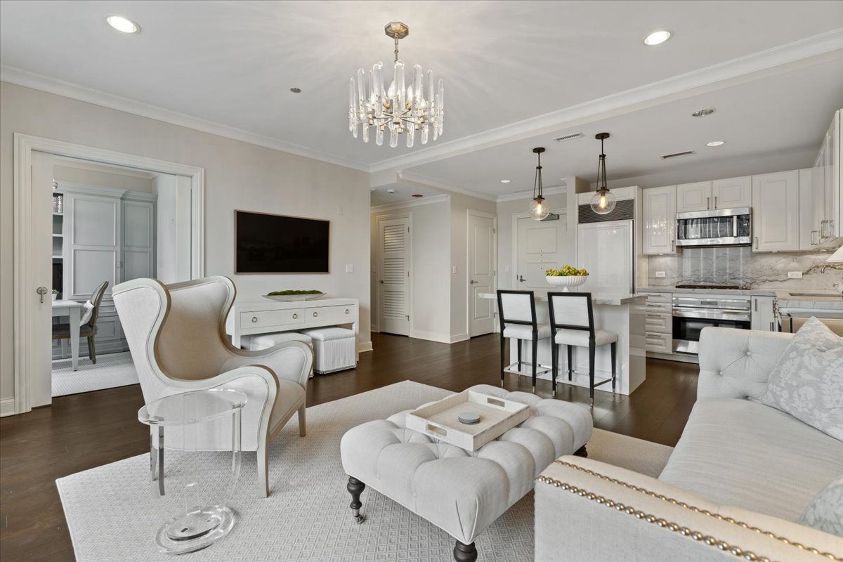 10 E Delaware Place Unit: 11A