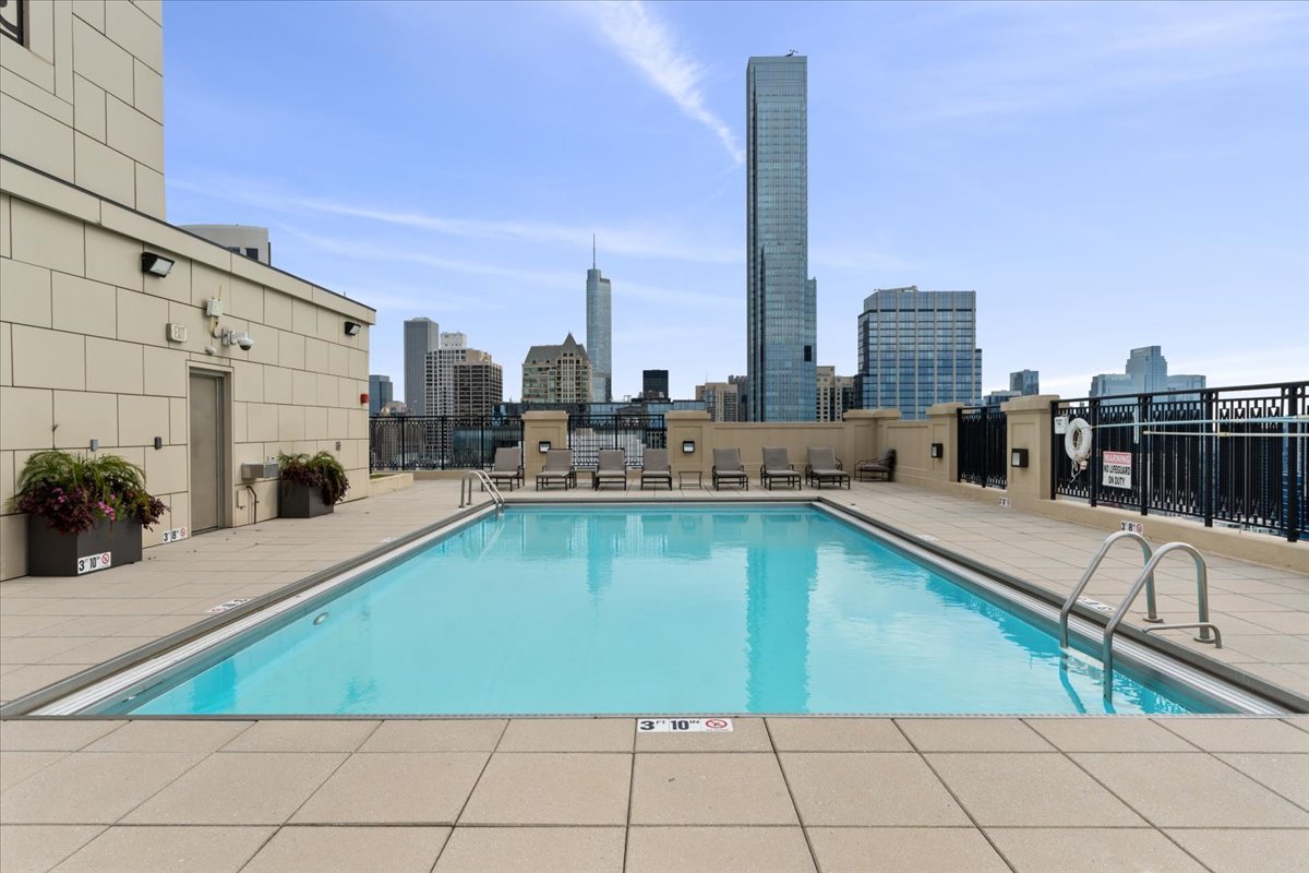 10 E Delaware Place Unit: 11A