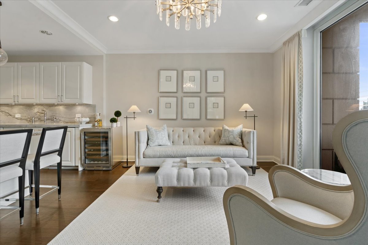 10 E Delaware Place Unit: 11A