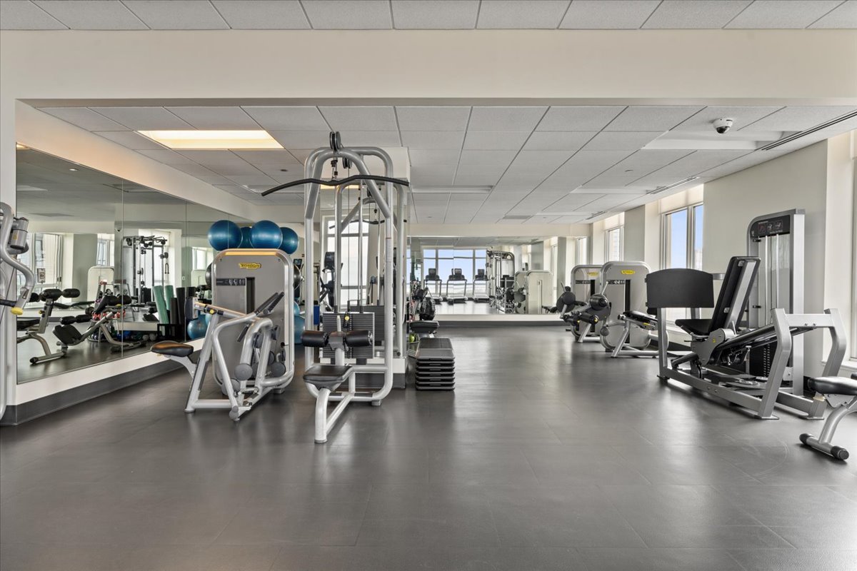 10 E Delaware Place Unit: 11A