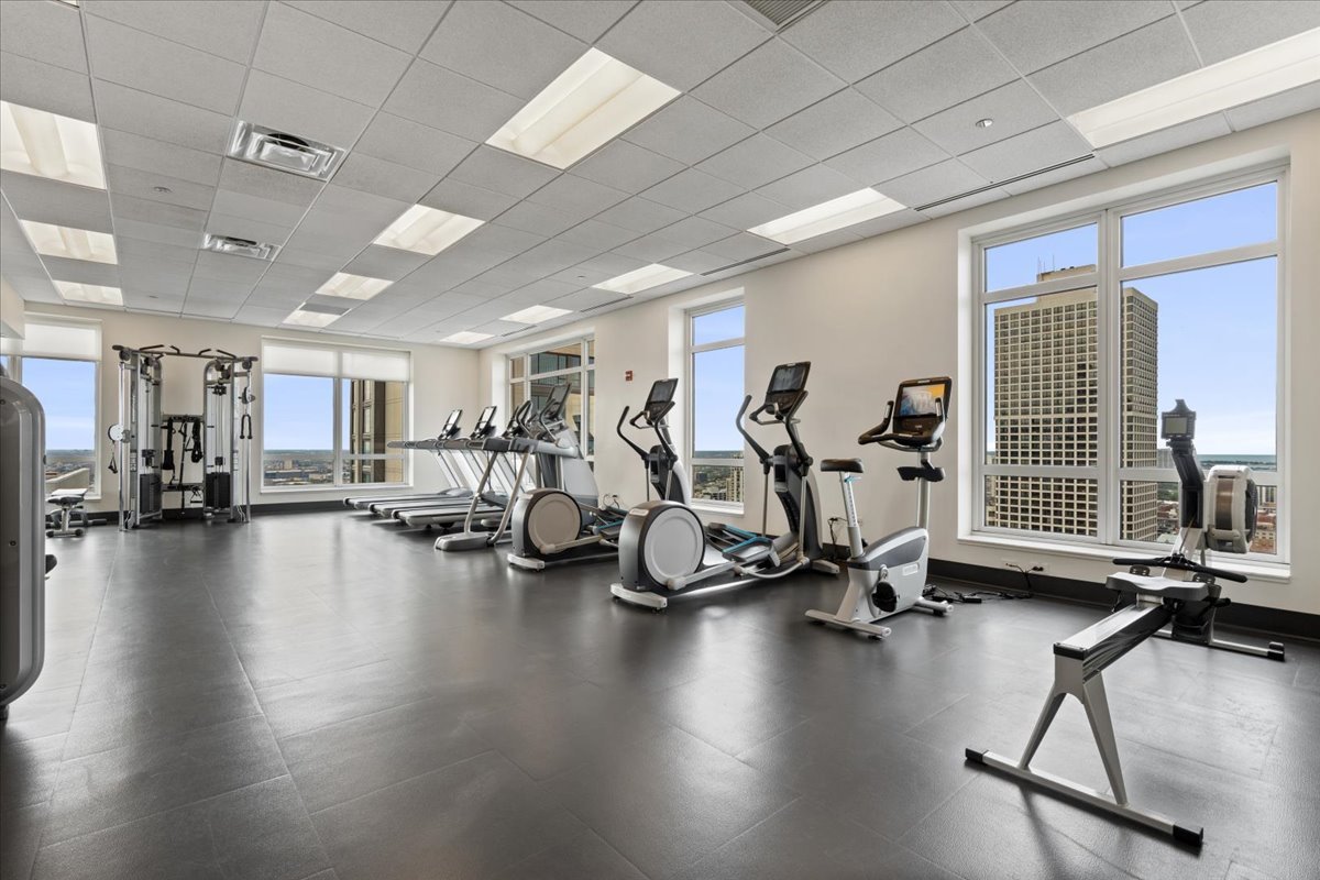 10 E Delaware Place Unit: 11A
