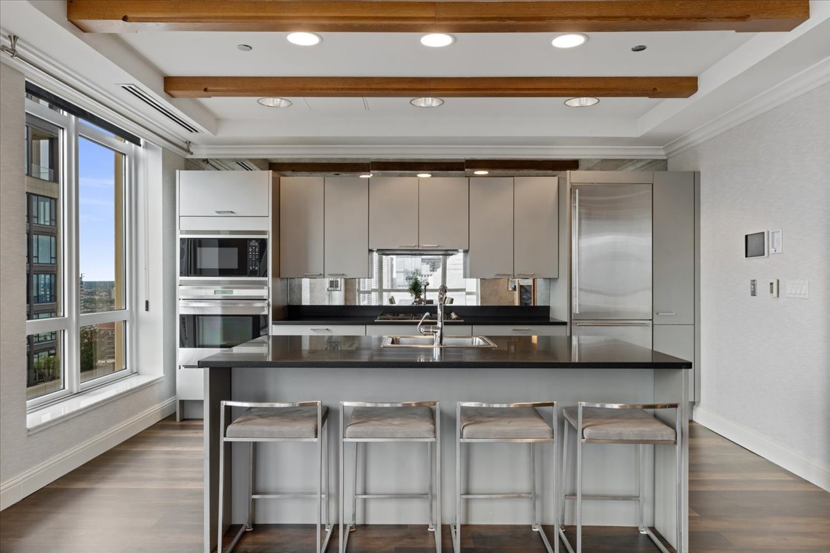 10 E Delaware Place Unit: 11A