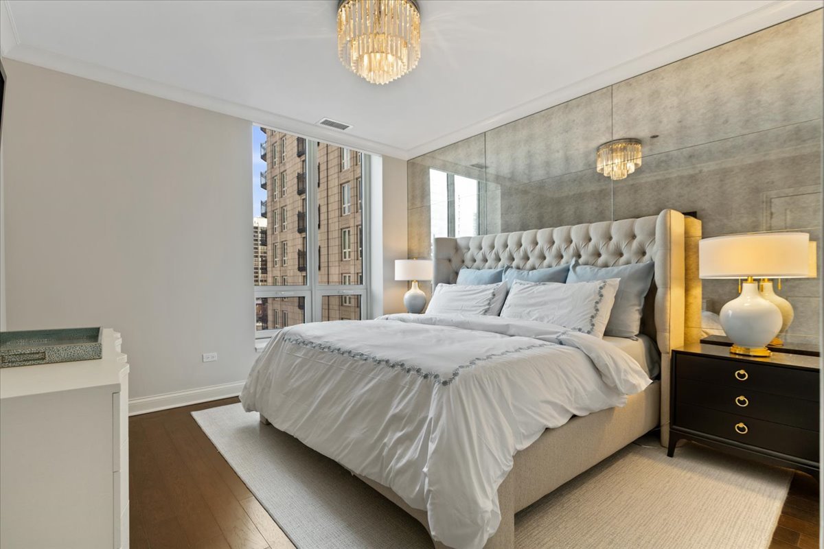 10 E Delaware Place Unit: 11A