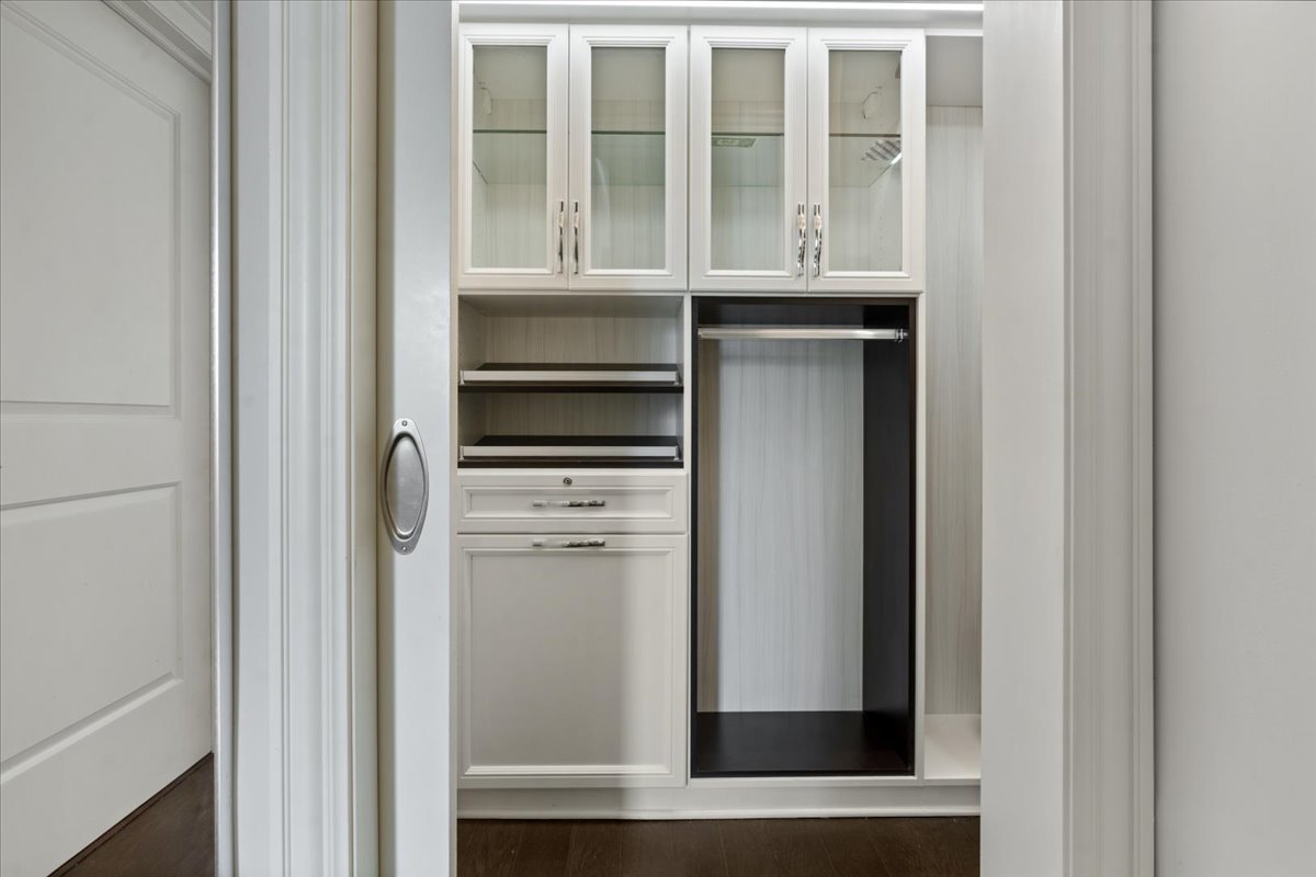 10 E Delaware Place Unit: 11A