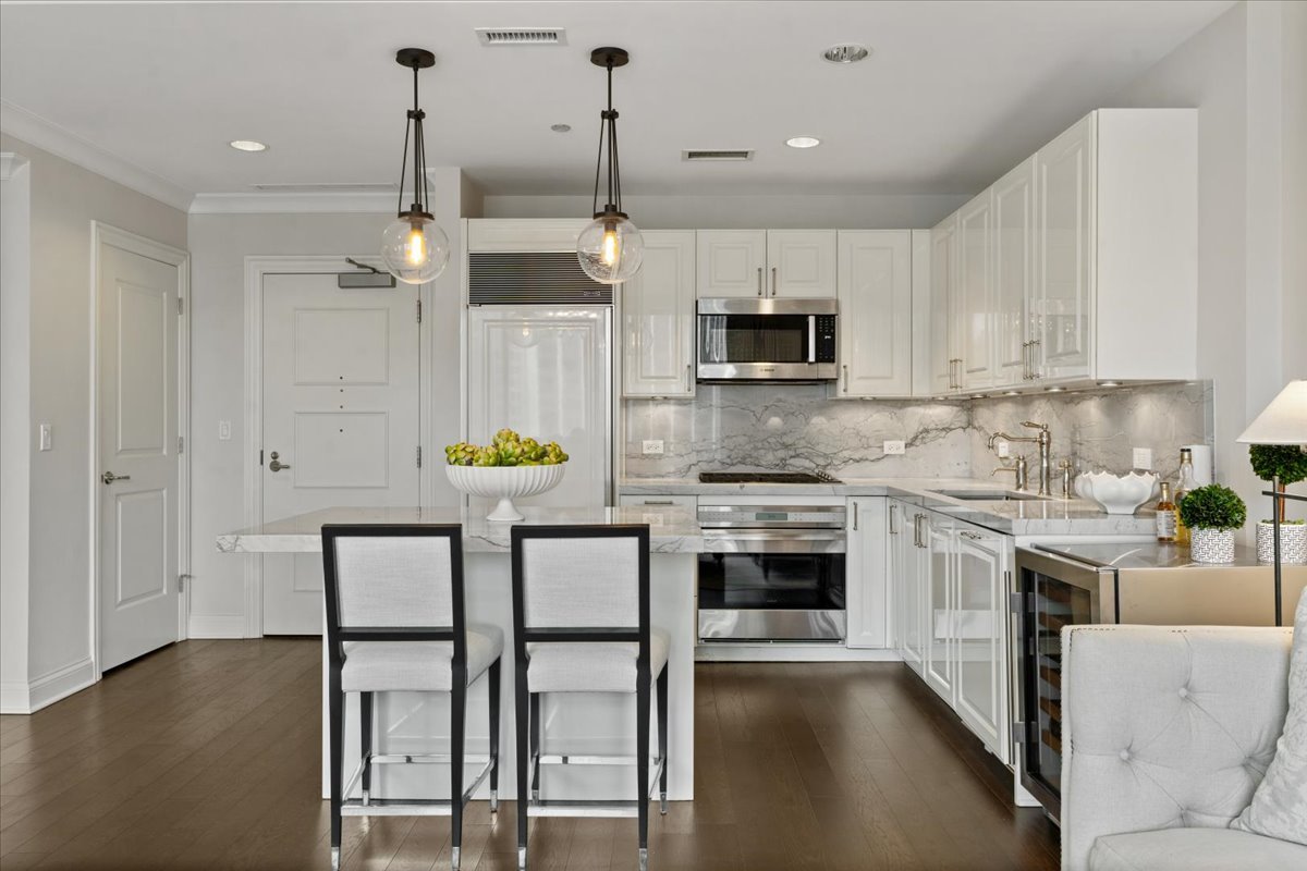 10 E Delaware Place Unit: 11A