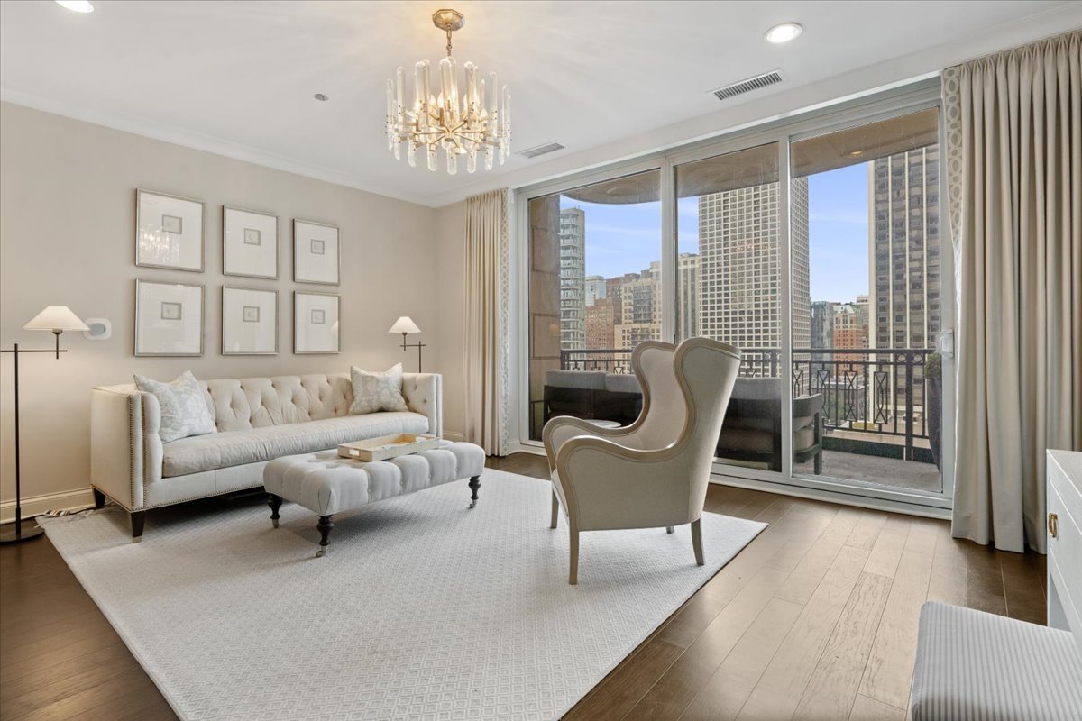 10 E Delaware Place Unit: 11A