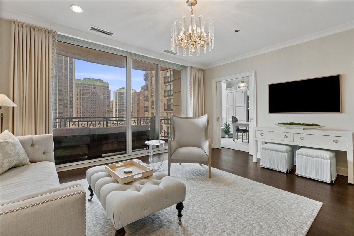 10 E Delaware Place Unit: 11A