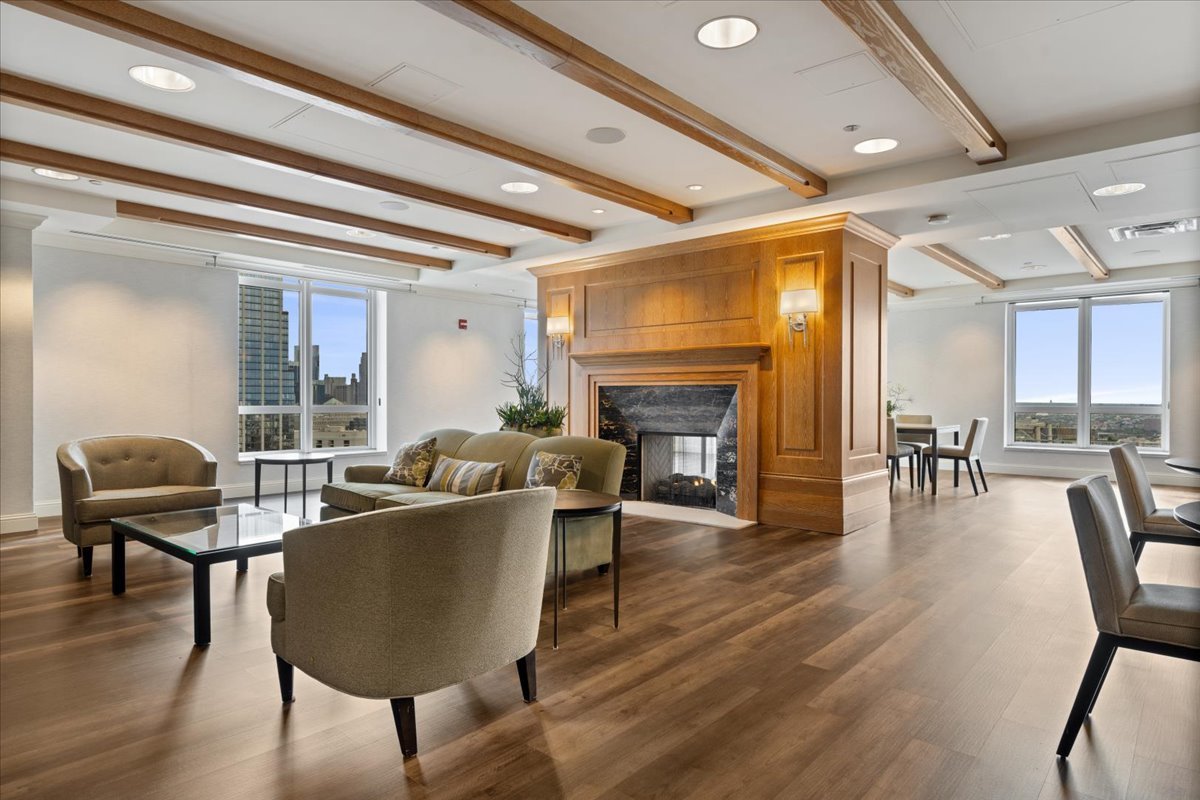 10 E Delaware Place Unit: 11A