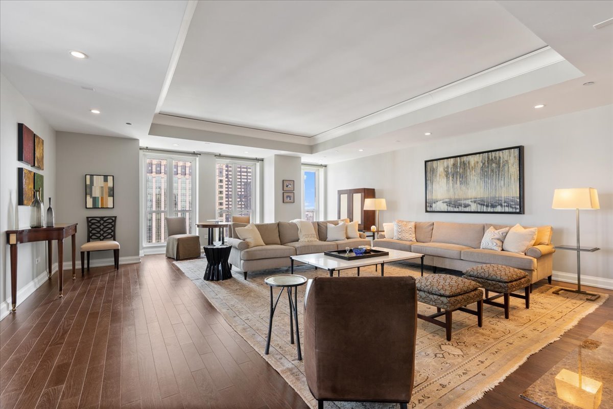11 E Walton Street Unit: 3202