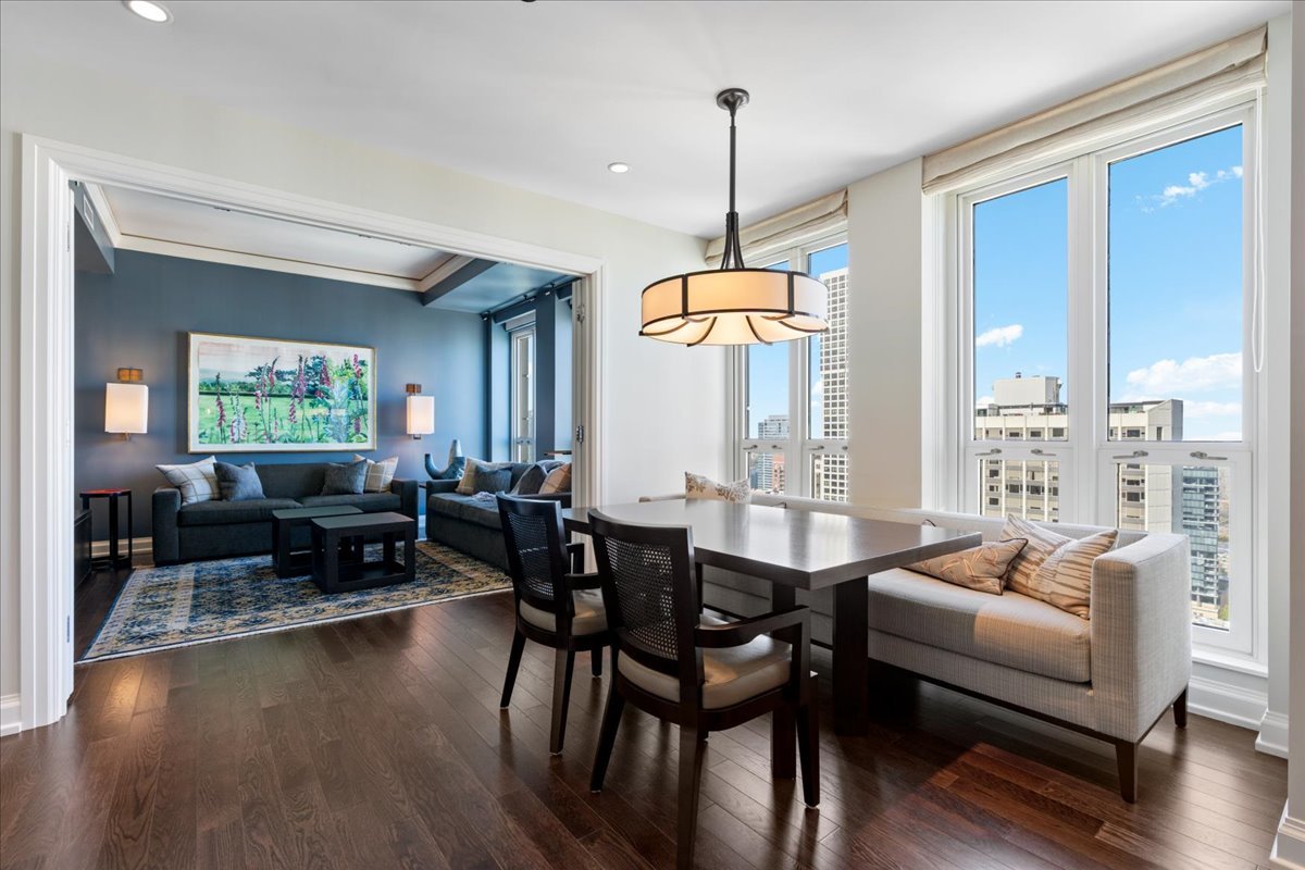 11 E Walton Street Unit: 3202