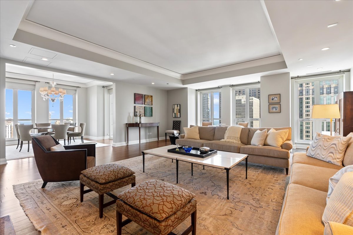 11 E Walton Street Unit: 3202