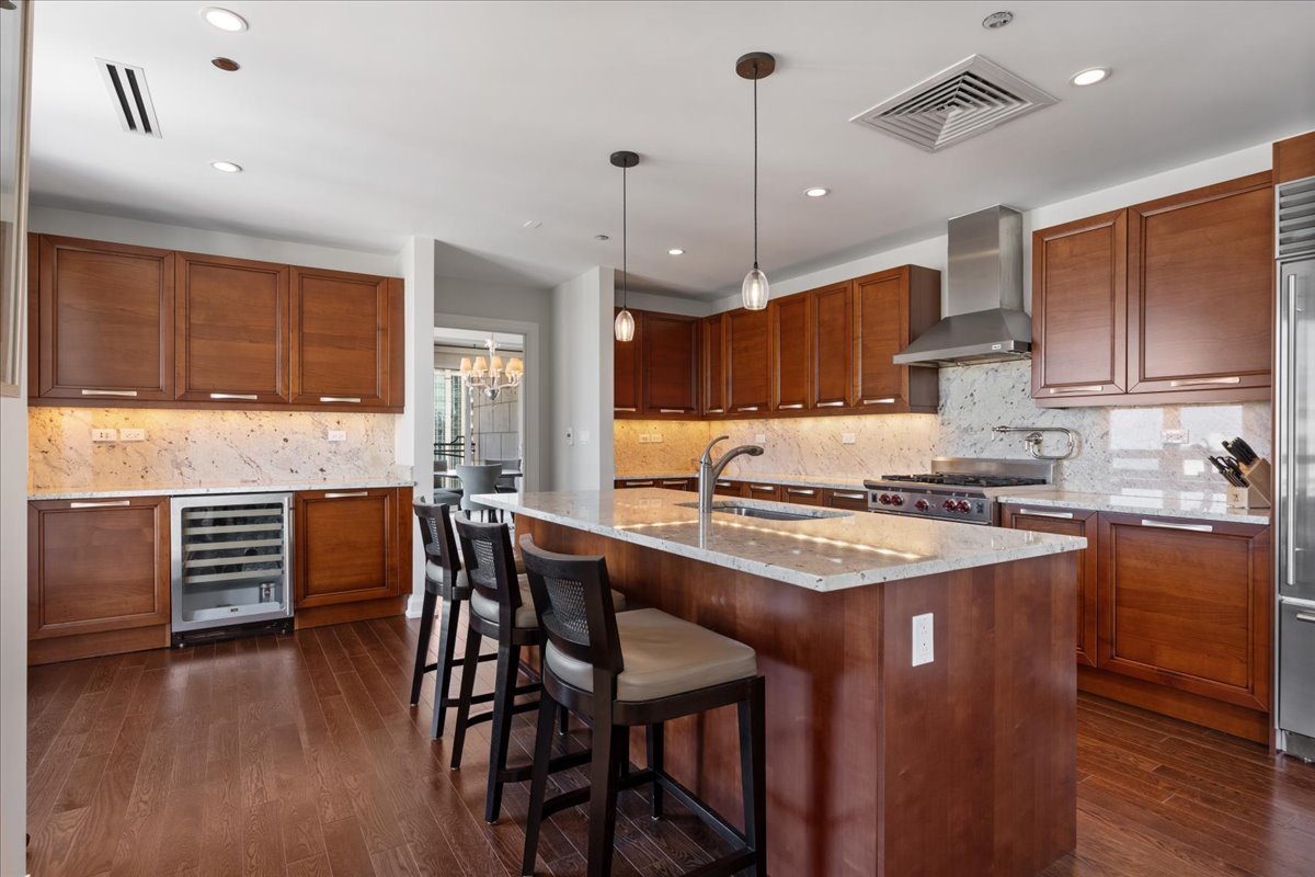 11 E Walton Street Unit: 3202