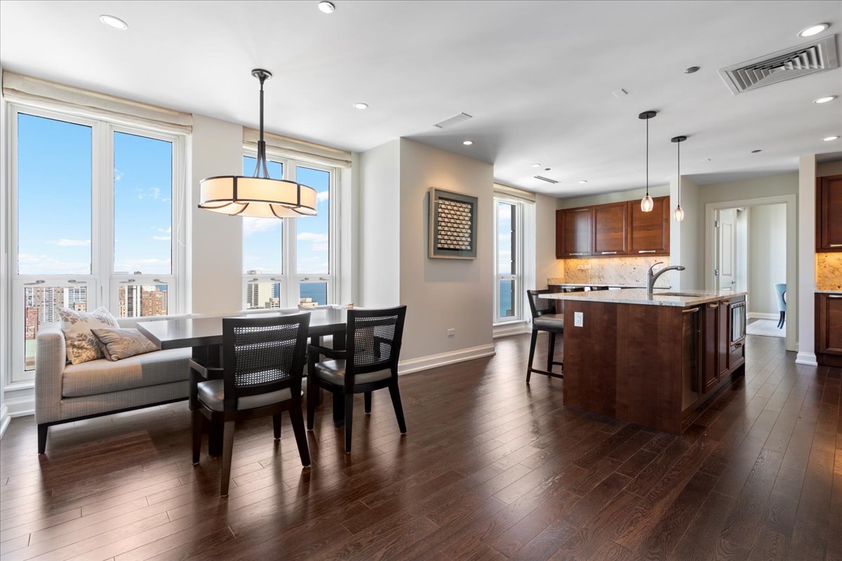 11 E Walton Street Unit: 3202