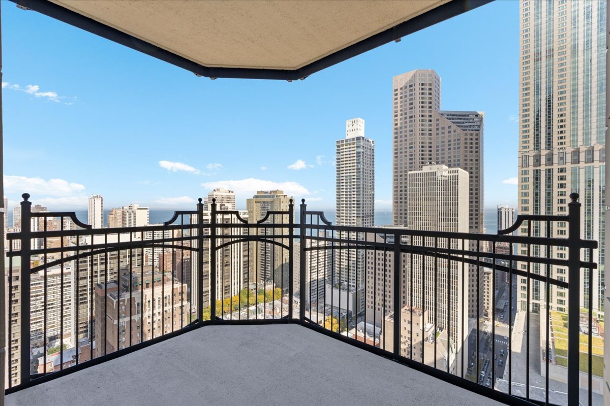 11 E Walton Street Unit: 3202