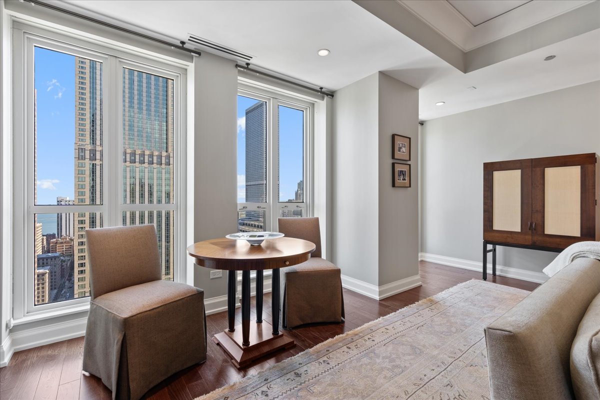 11 E Walton Street Unit: 3202