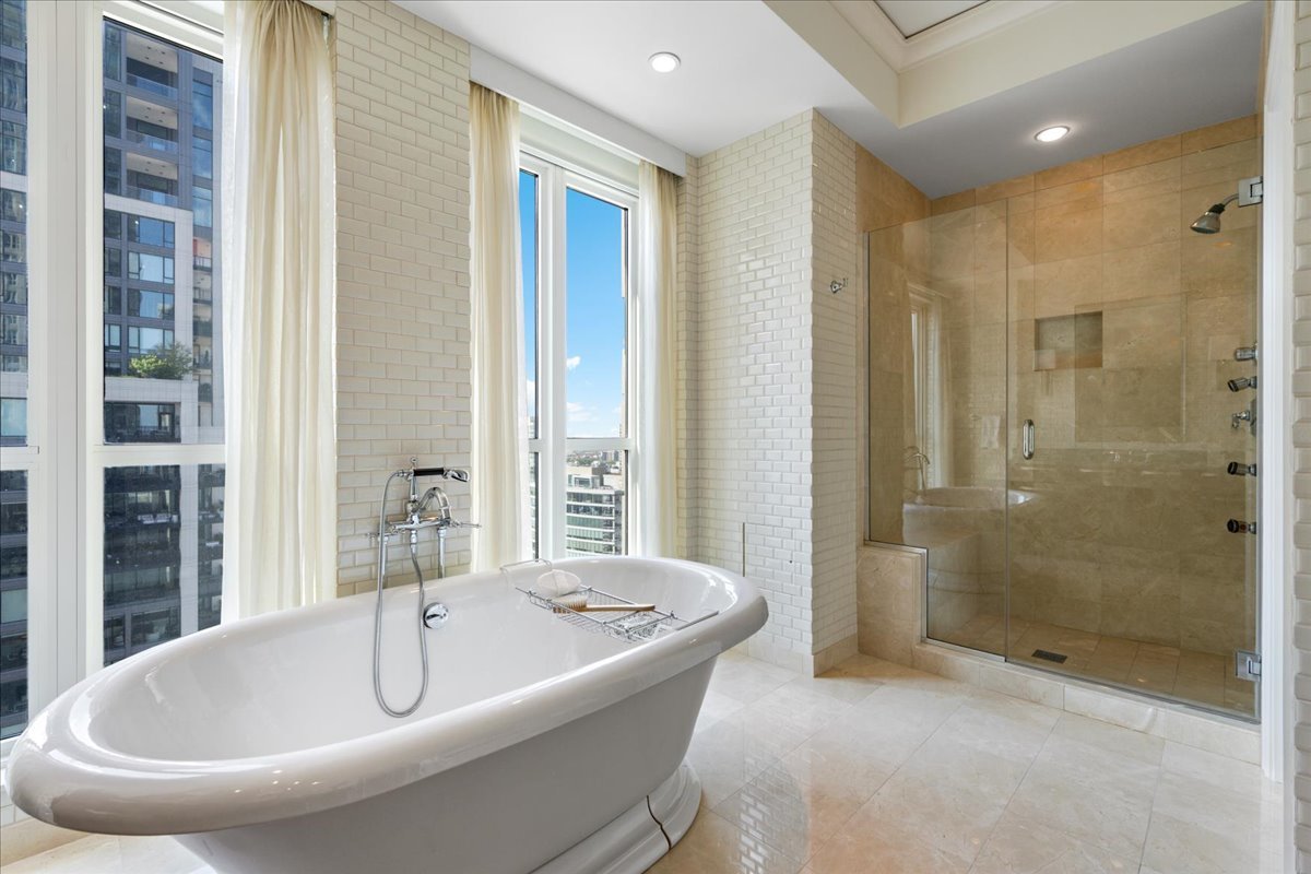 11 E Walton Street Unit: 3202