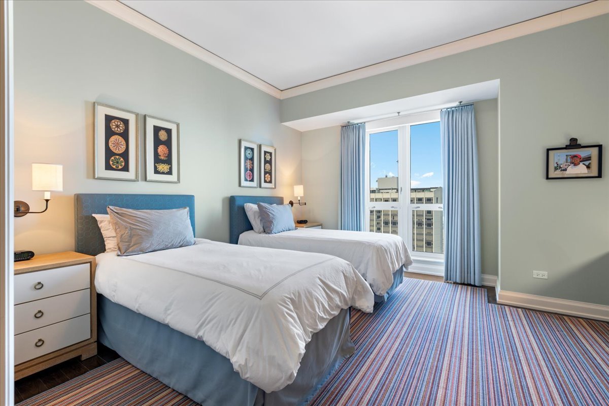 11 E Walton Street Unit: 3202