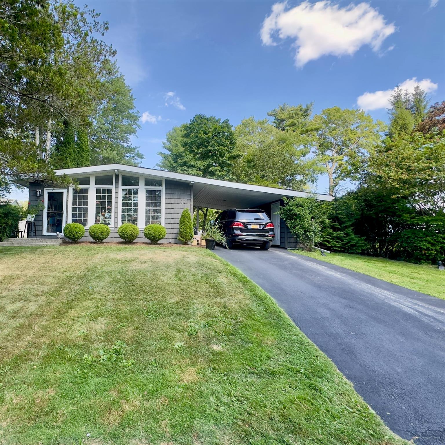 33 Crescent Circle