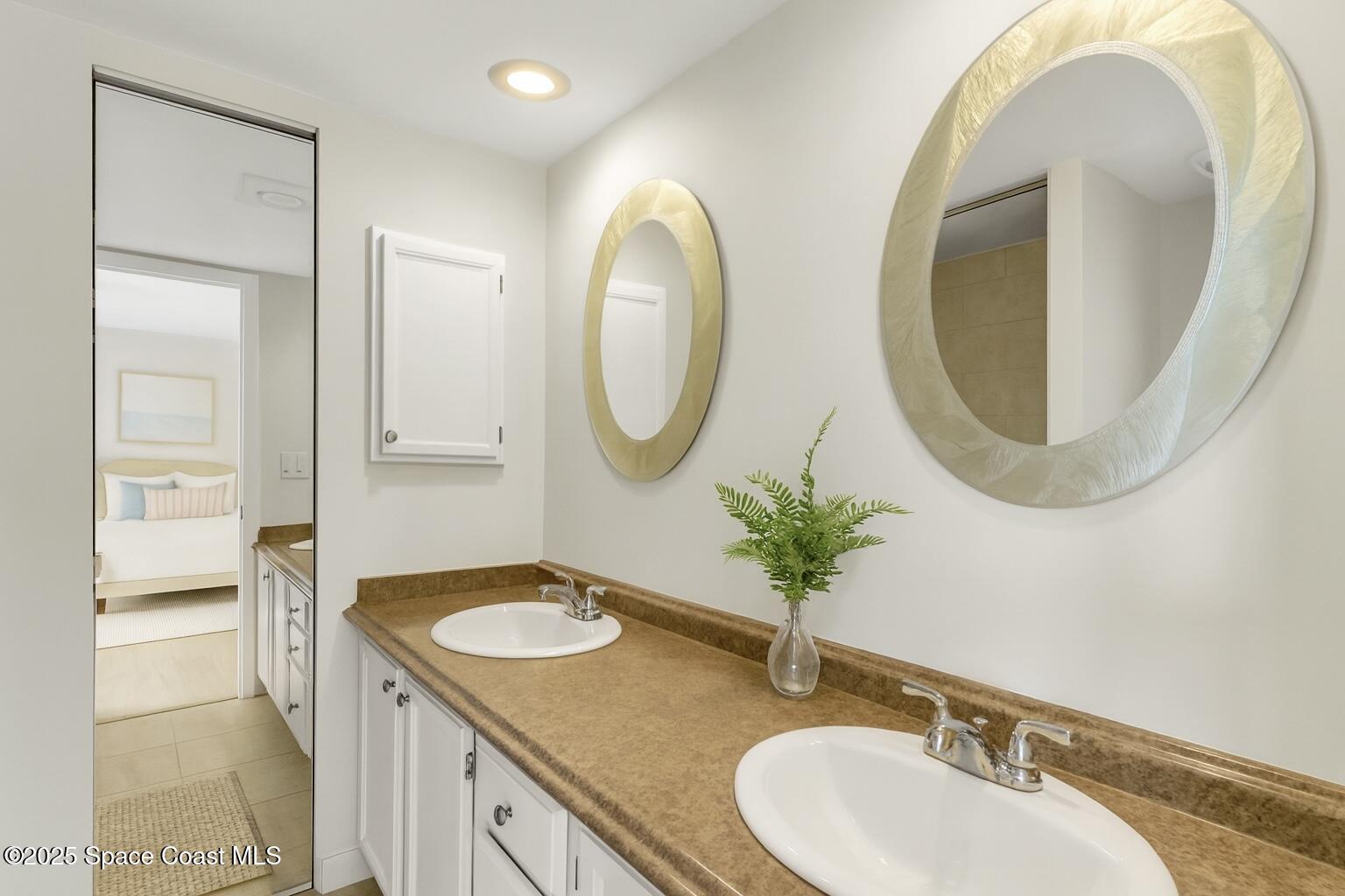 465 E Waverly Place 8b