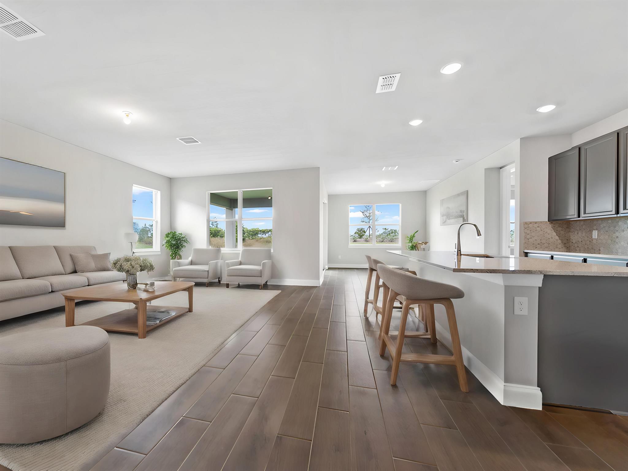 6600 NW Cloverdale Avenue