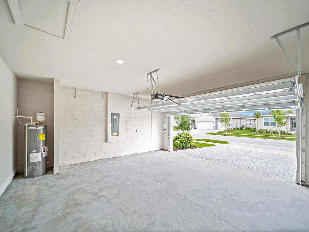 6600 NW Cloverdale Avenue