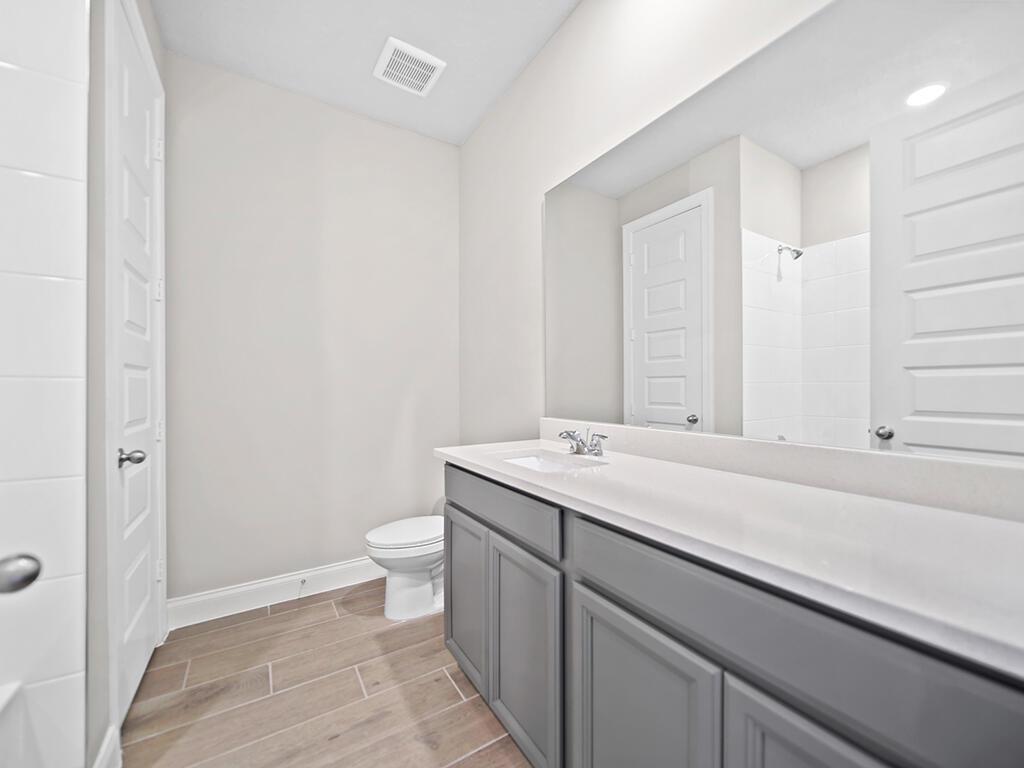 6600 NW Cloverdale Avenue