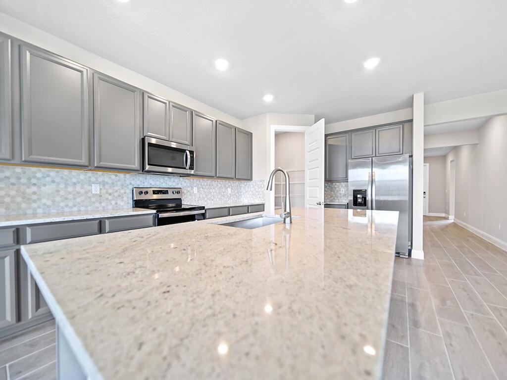 6600 NW Cloverdale Avenue