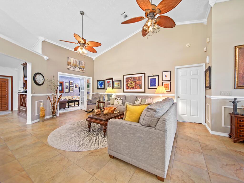 3268 SE Pinto Street