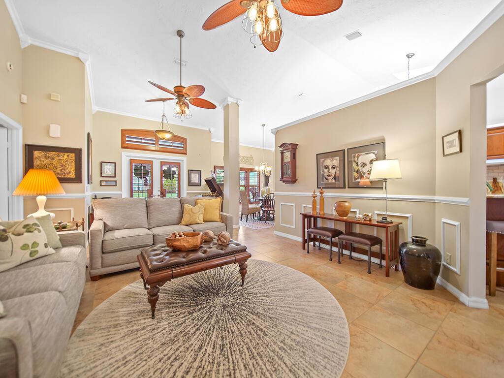 3268 SE Pinto Street