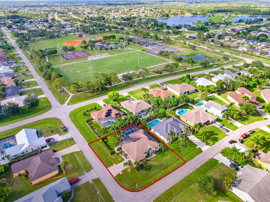 3268 SE Pinto Street