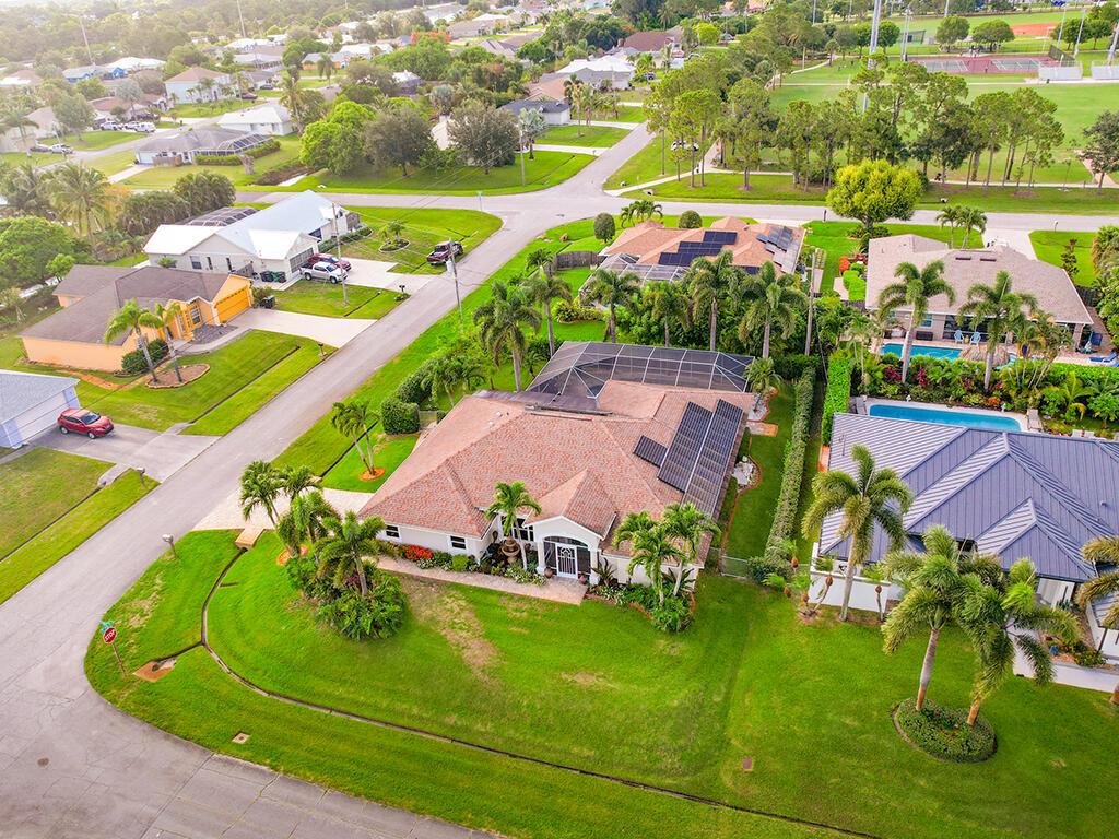 3268 SE Pinto Street