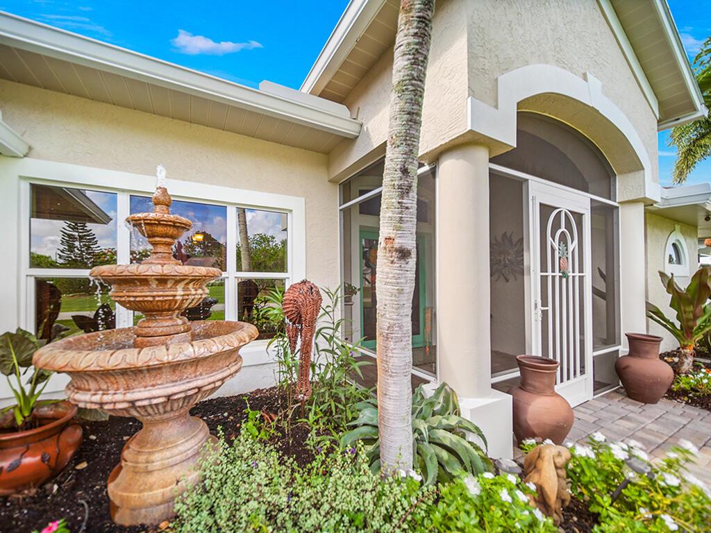 3268 SE Pinto Street