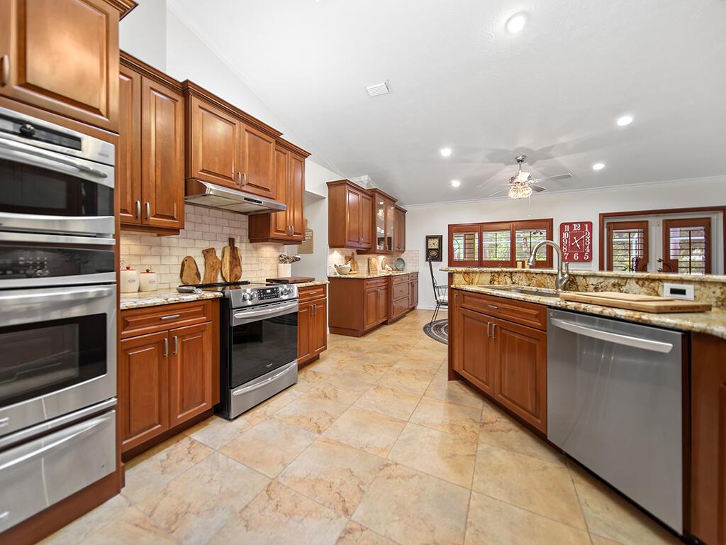 3268 SE Pinto Street