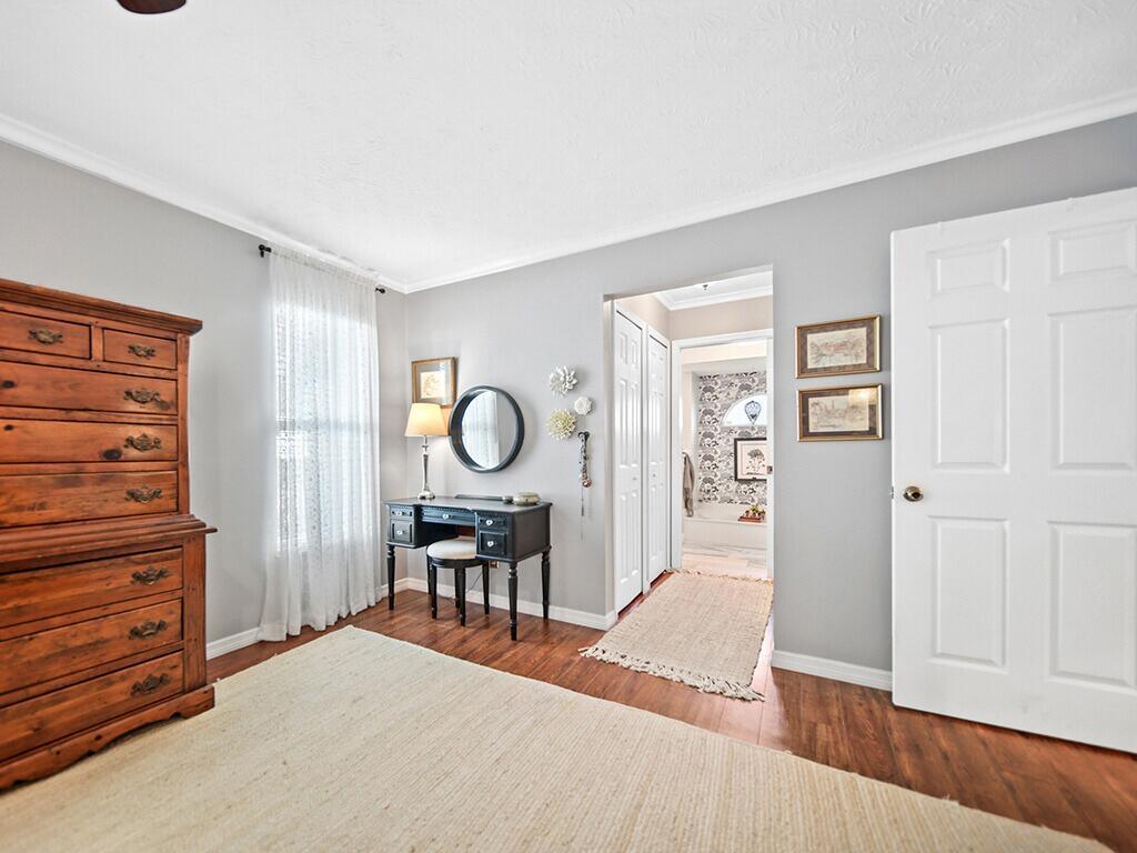 3268 SE Pinto Street